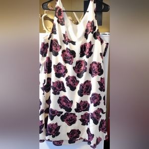 Kensie dress in satin like material size lg